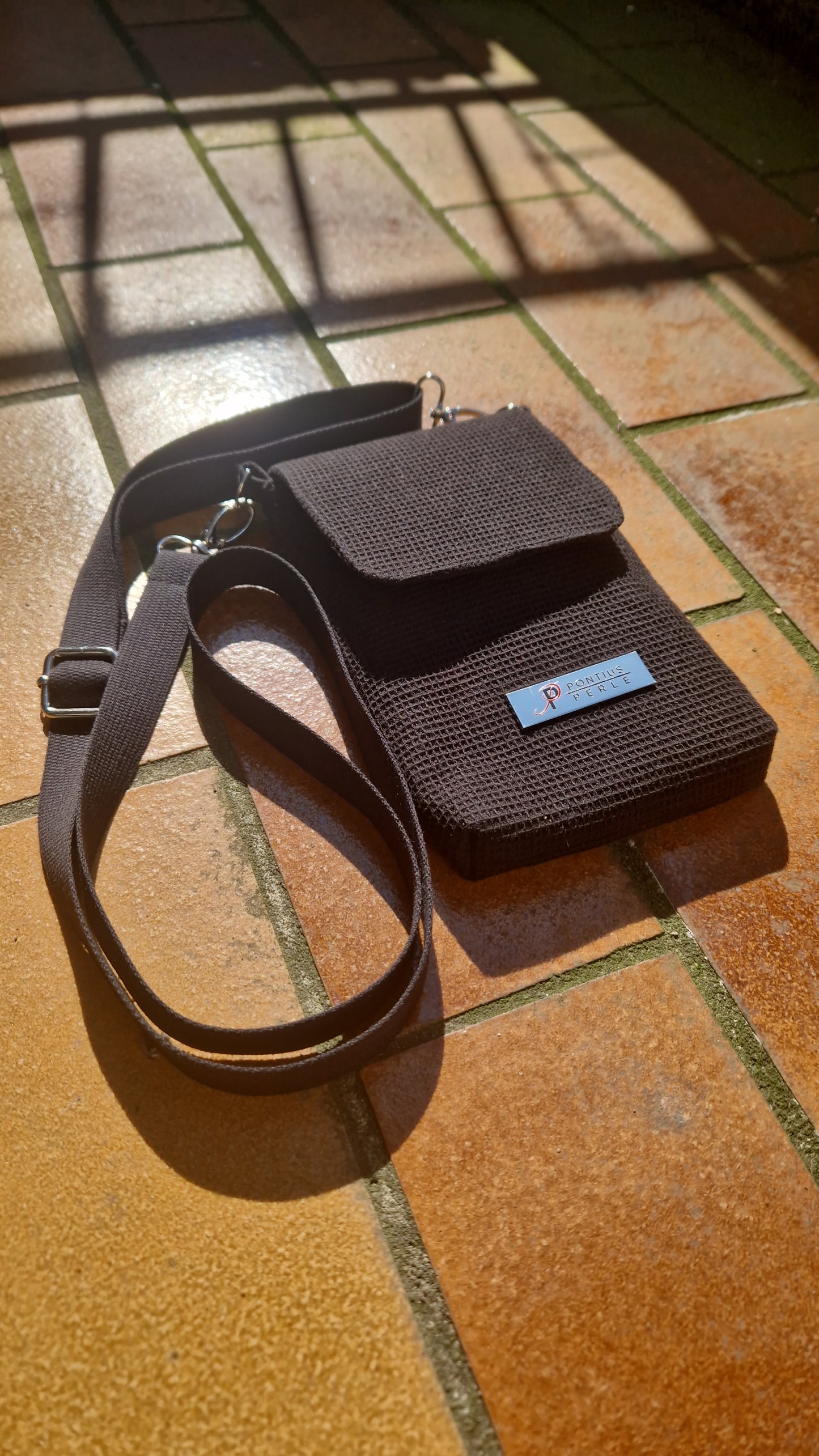 Handytasche zum Umhängen Waffelpiqué Schwarz