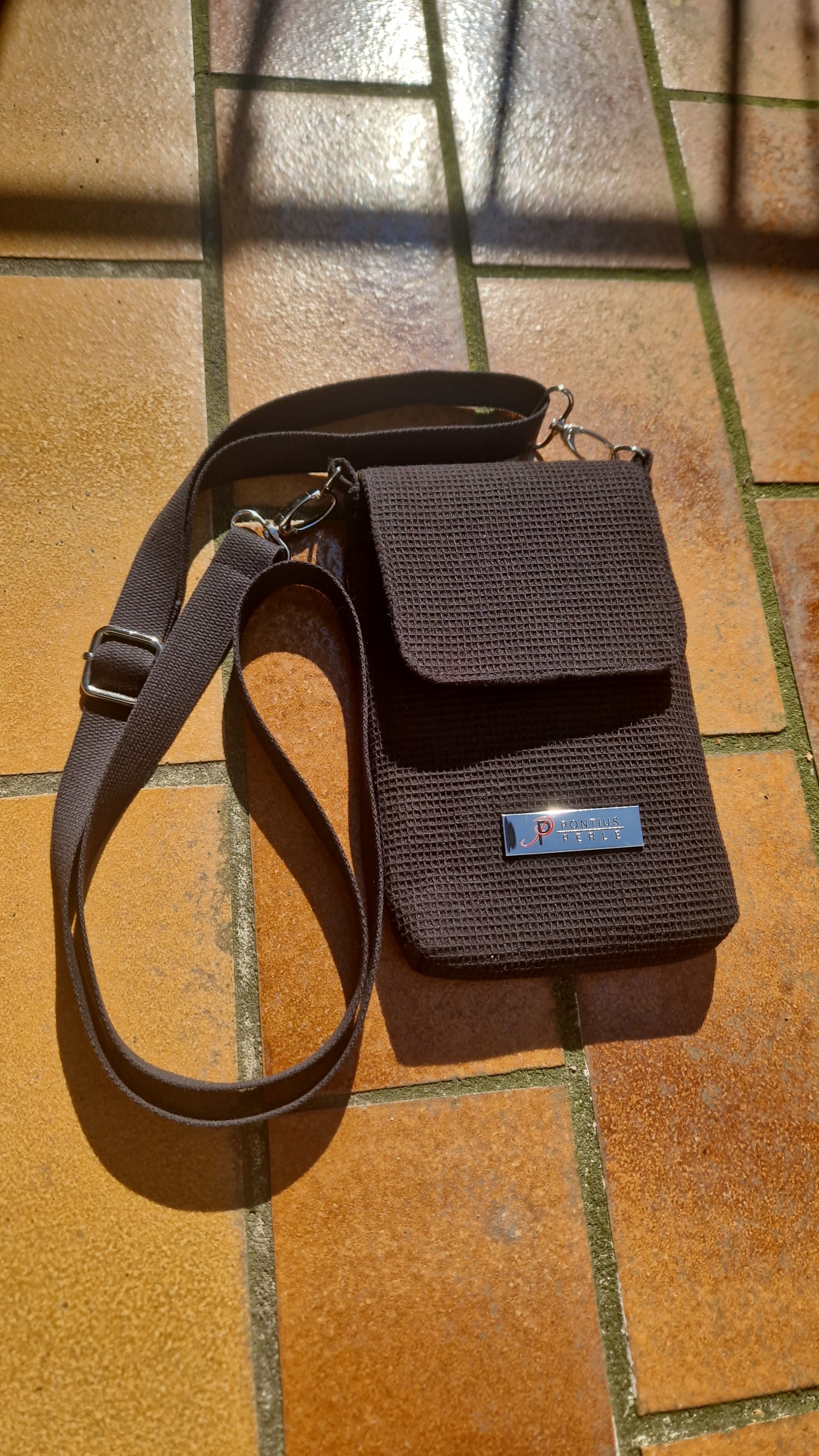 Handytasche zum Umhängen Waffelpiqué Schwarz