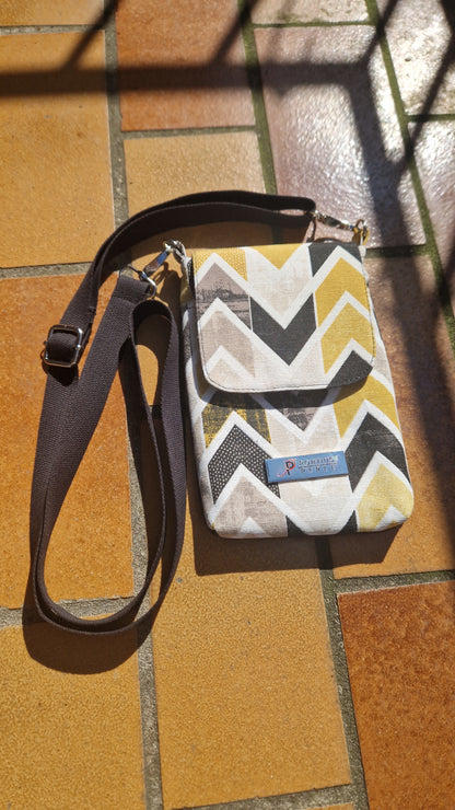 Handytasche zum Umhängen Canvas Zickzack Senf und Braun