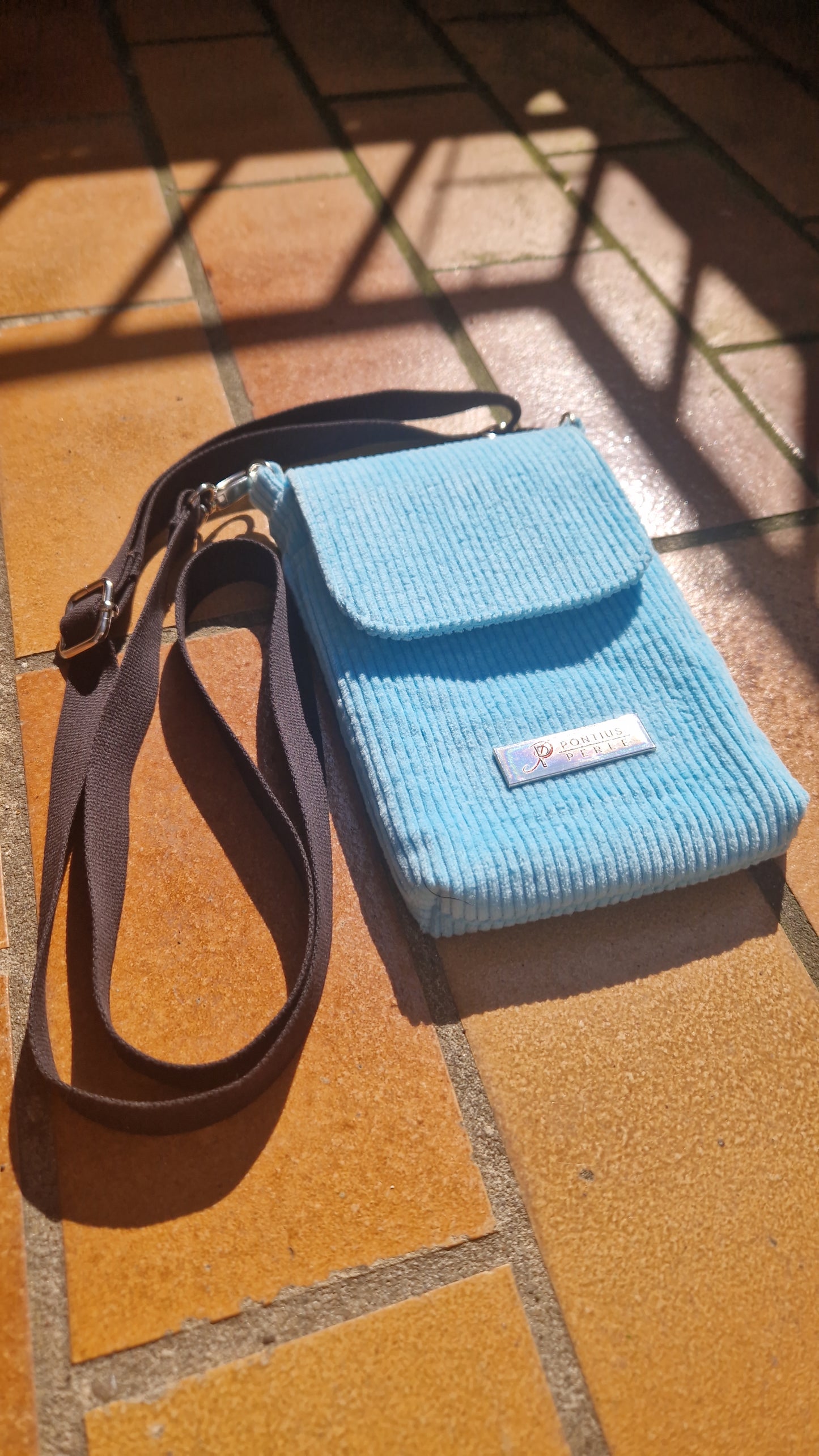 Handytasche zum Umhängen Cord Hellblau