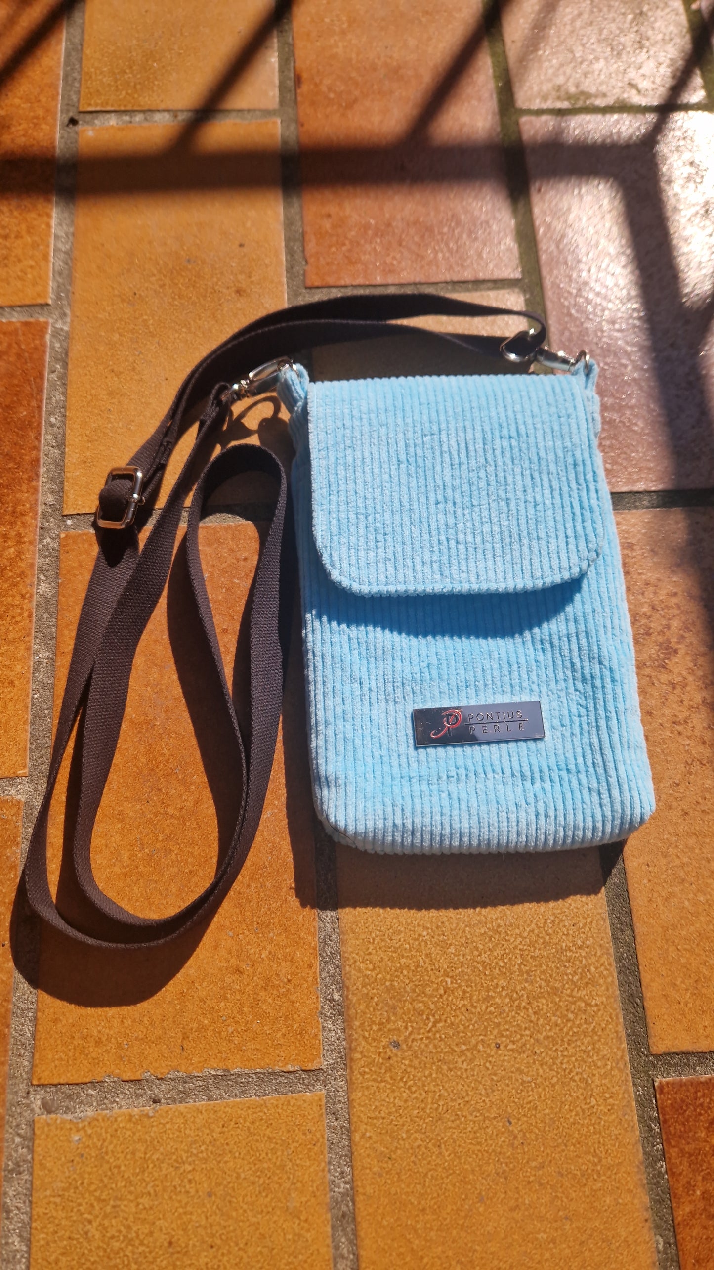 Handytasche zum Umhängen Cord Hellblau