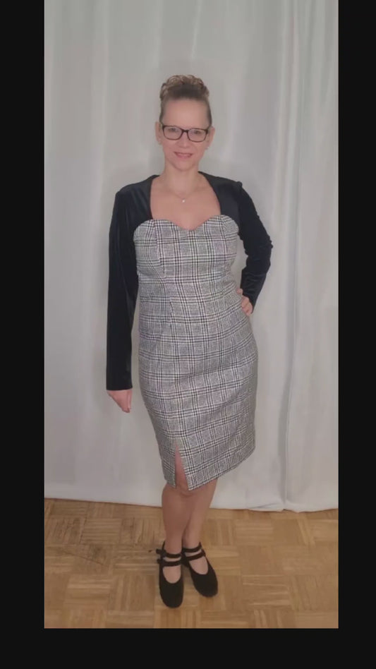 Elegantes Bolero-Kleid mit kariertem Muster